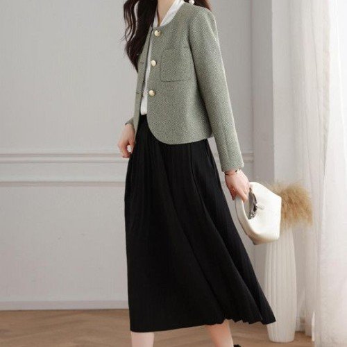 여성 숏트위드자켓 라운드넥 노카라 디자인 봄 가을 간절기 아우터 하객룩 캐주얼 스타일로 날씬해 보이는 울 소재